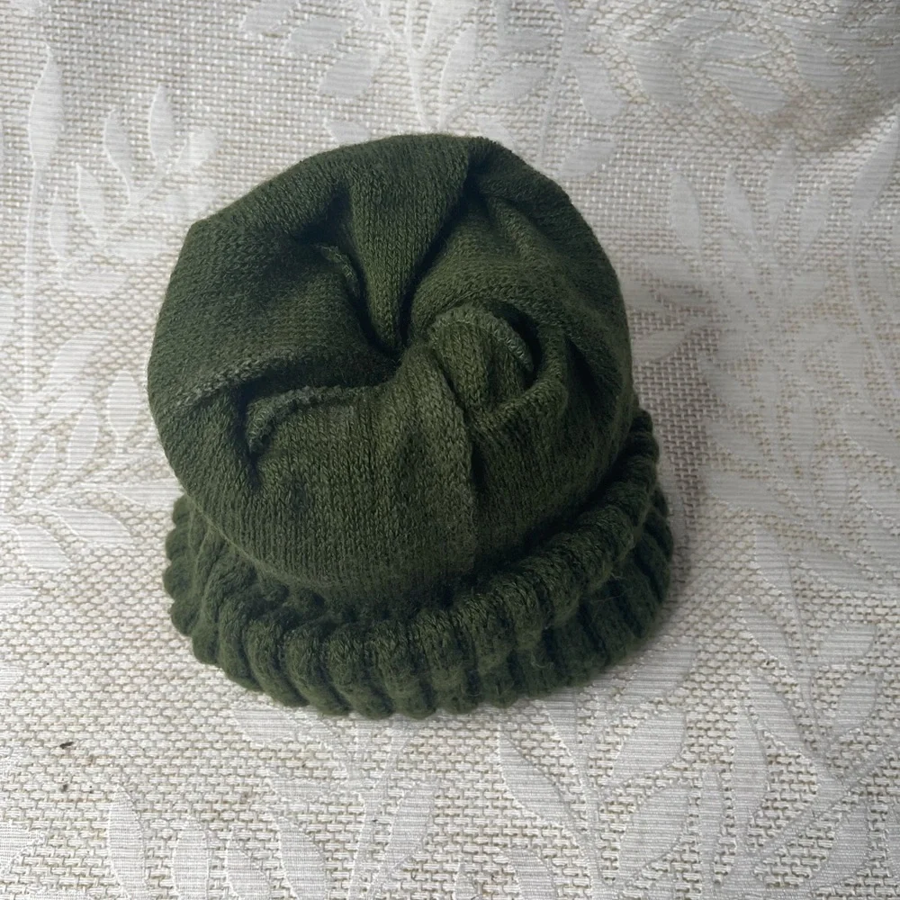 💕Bundle 3 for $20 Winter knit hat. CREATE INSPIRE. Green one size